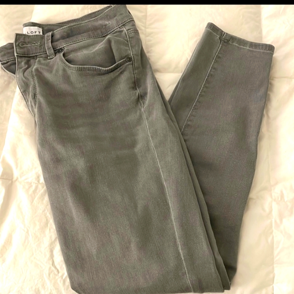 LOFT gray leggings/ skinny jeans mid rise size 6